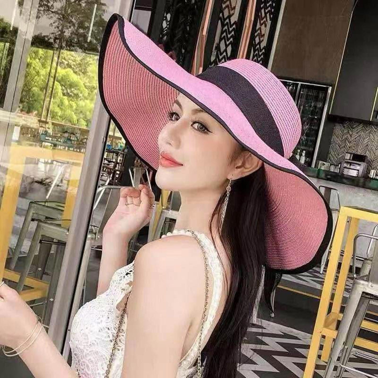 Wide-Brim Beach Hat – Cute, Comfy & Sun-Safe
