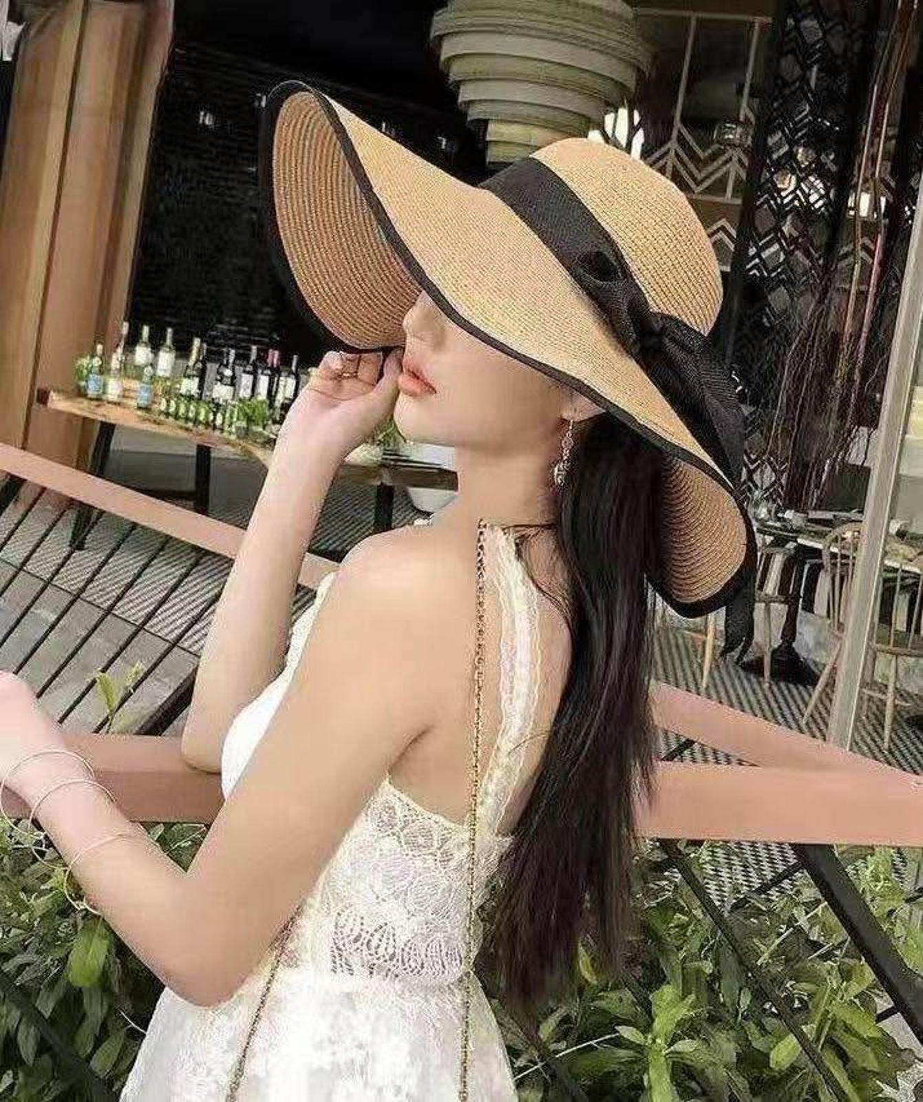 Wide-Brim Beach Hat – Cute, Comfy & Sun-Safe