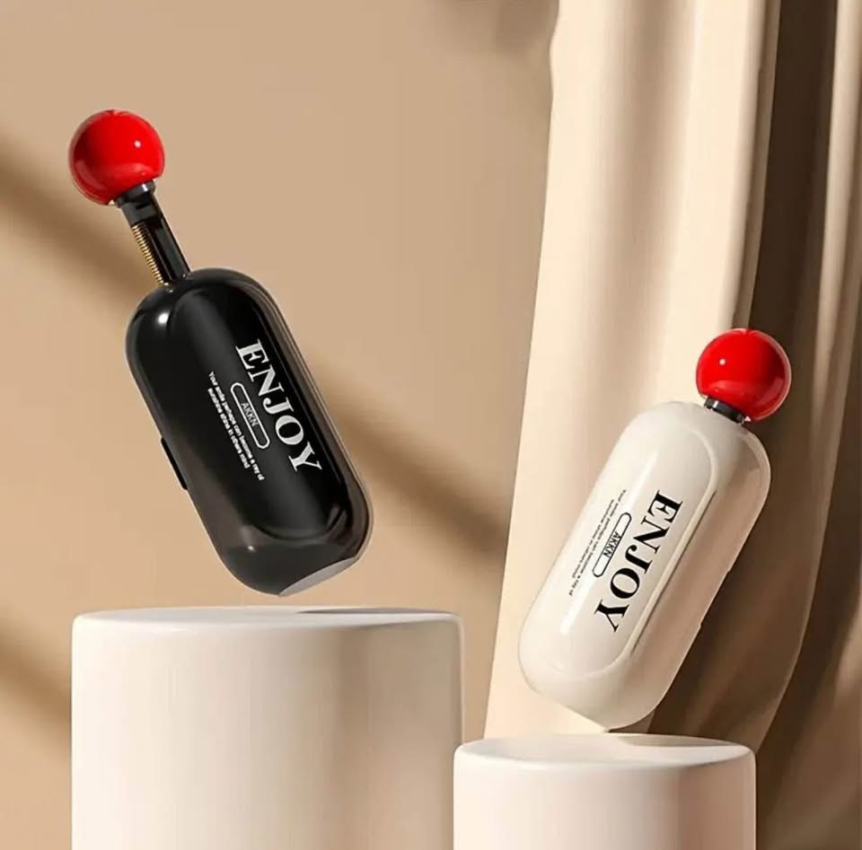 2-in-1 Lint Roller + Fabric Shaver