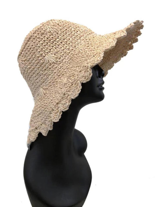Scalloped Straw Hat – Perfect for Sunny Days & Vacations